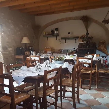Le Quattro Stagioni And Bed and Breakfast
