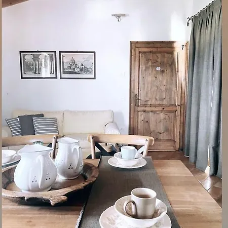 Le Quattro Stagioni And Bed and Breakfast *