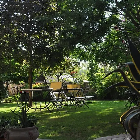 Le Quattro Stagioni And Bed and Breakfast